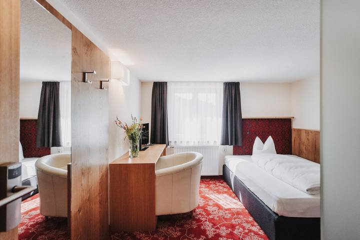 Ferienwohnung, mit Terrasse und Garten sowie Sauna und Ausblick in Warth - 4