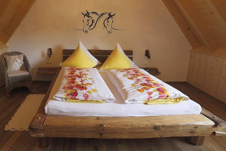 Ganze Wohnung, Rittmeister Fewo im historischen Gutshof mit Schwimmbad und Sauna in Scheinfeld, Steigerwald
