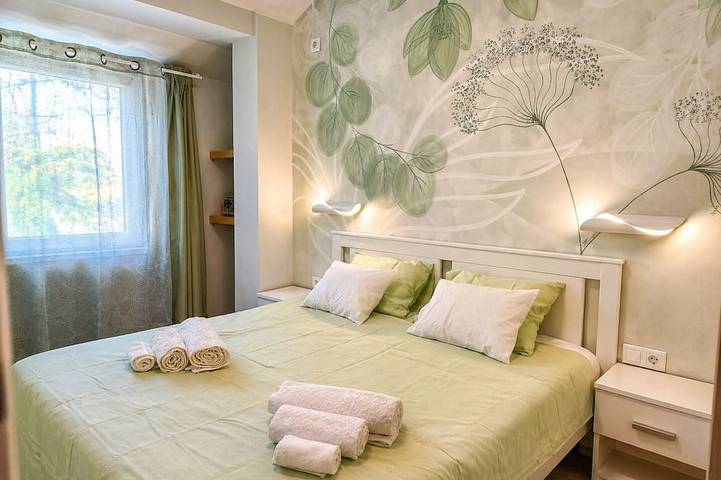 Ganze Wohnung, Bnb37 Newapt | Free Gated Cctv Parking | Terrace | Self Check-In | Near Budapest in Großturwall, Érdi járás