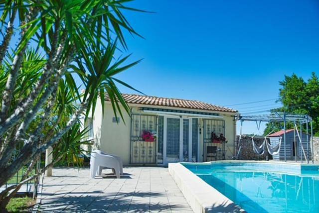 Gîte pour 2 personnes, avec Terrasse ainsi que Jardin et Piscine à Saint-Bauzille-de-la-Sylve