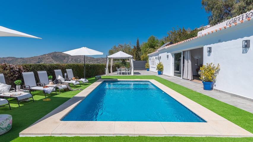 Vakantiehuis voor 10 personen, met balkon/terras en zwembad in Cómpeta