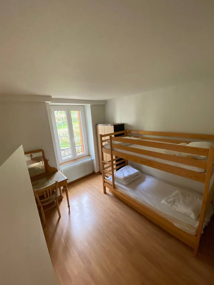Ganze Wohnung, Apartment 'Jusqu'a 8 Schlafplätze' mit privater Terrasse und gemeinsamem Garten in Pontgibaud, Regionaler Naturpark Volcans d'Auvergne