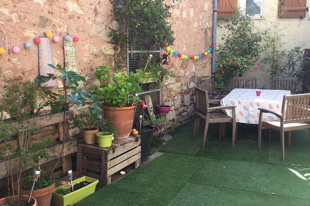 Charming village house, quiet location! in Puget-Ville, Toulon region