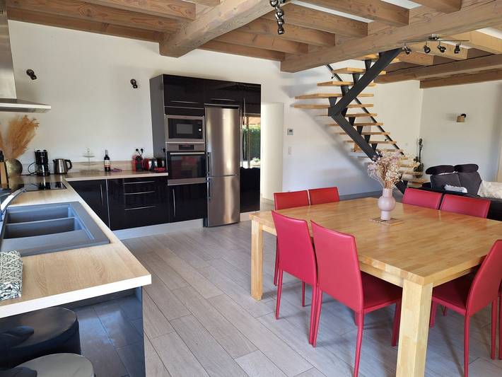 Gîte pour 8 personnes, avec terrasse ainsi que jardin et piscine à Saint-Vincent-de-Cosse - 4