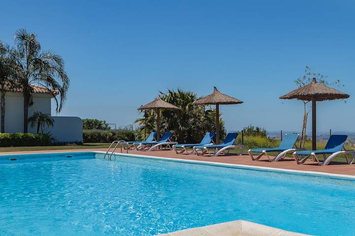 Gîte pour 21 personnes, avec Terrasse et Jardin à Jerez de la Frontera