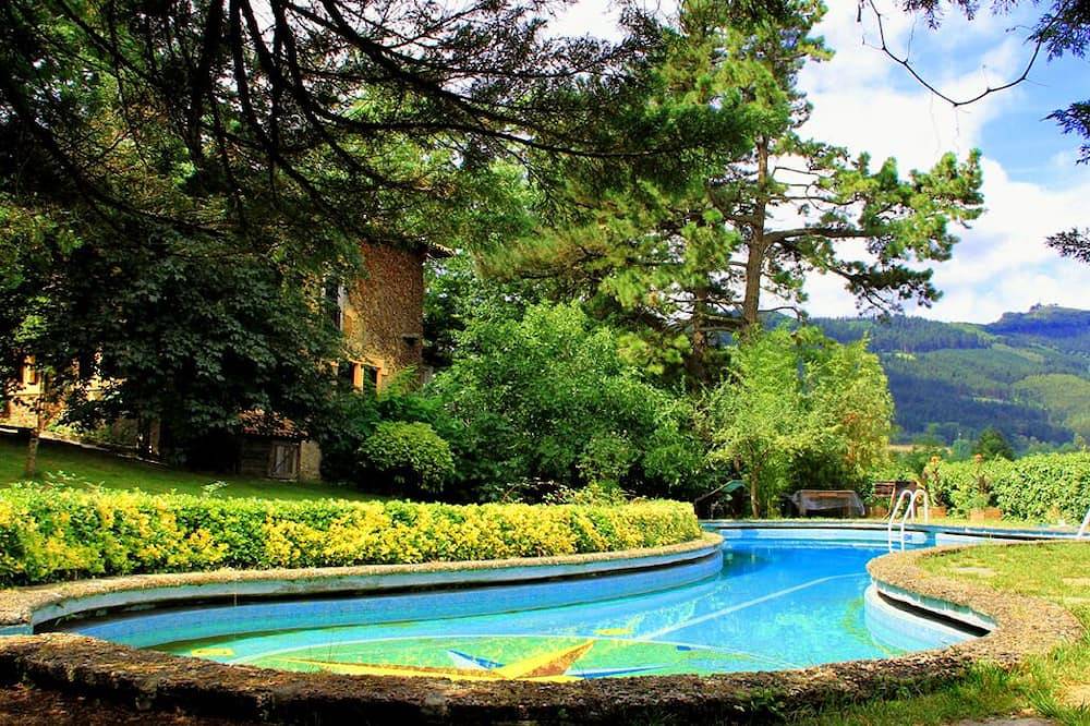 Artiñano Etxea, un lieu privilégié idéal pour les groupes. in Orozko, Chaîne Cantabrique