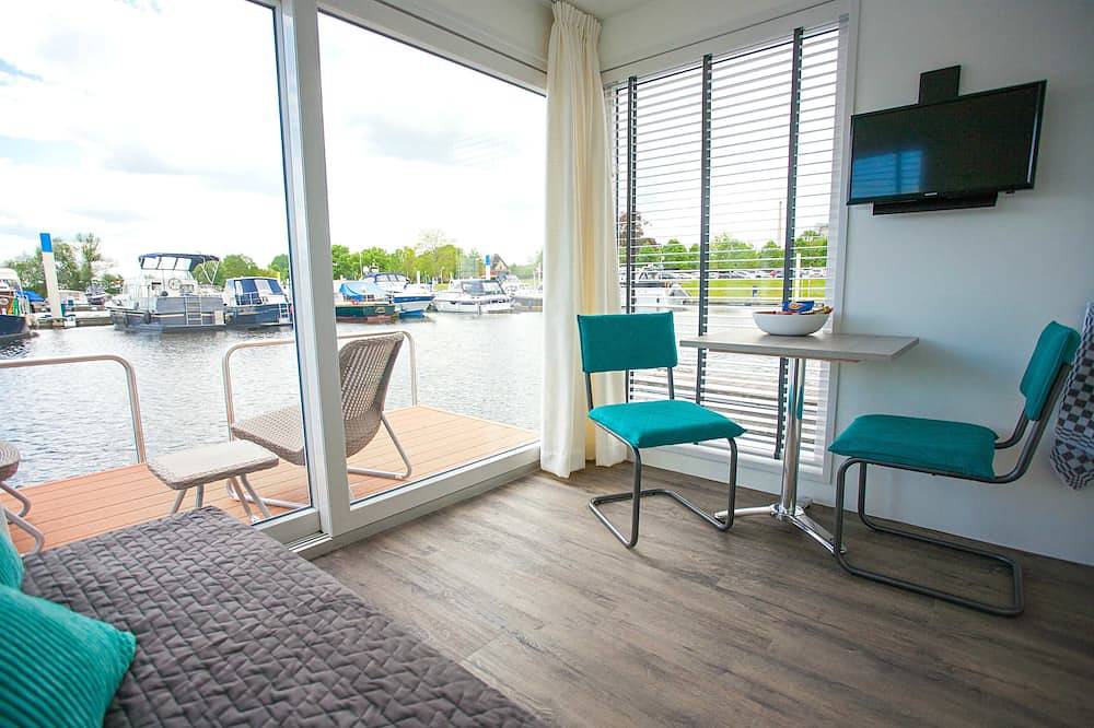 Isola privata: riposa sull'acqua vicino al vivace centro di Maastricht in Maastricht, Limburg (Olanda)