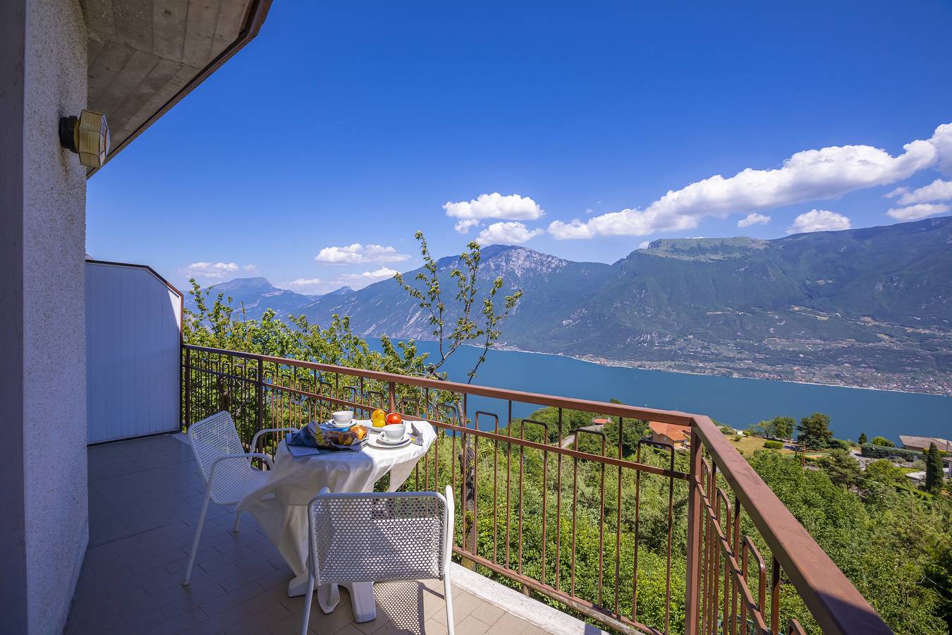 Entire apartment, Appartamento Secrel 7 in Tremosine, Garda Mountains