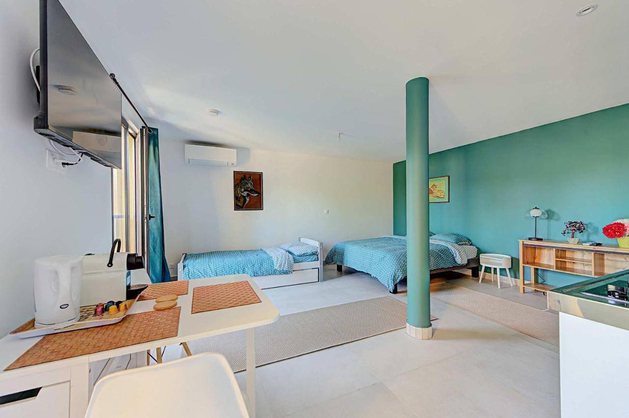 Appartement entier, Près Du Lac - Climatisation - Rer - Parking - 402 in Saint-Rémy-lès-Chevreuse, Parc naturel régional de la Haute Vallée de Chevreuse