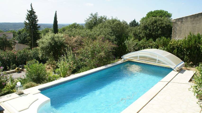 Gîte pour 3 personnes, avec jacuzzi et piscine ainsi que terrasse et jardin à Saint-Maximin (Nimes)