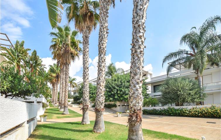 Location de vacances pour 6 personnes, avec jardin ainsi que terrasse et piscine à Marina di Ragusa - 2