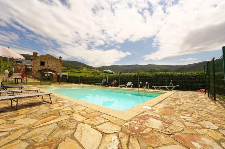 Ferienwohnung für 4 Personen, mit Ausblick und Pool sowie Terrasse, mit Haustier - 1