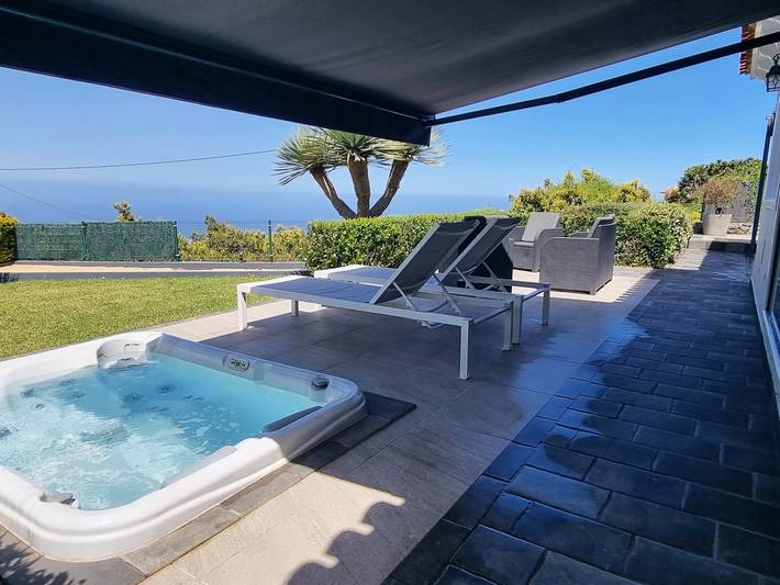 Gîte pour 4 personnes, avec terrasse ainsi que jardin et jacuzzi