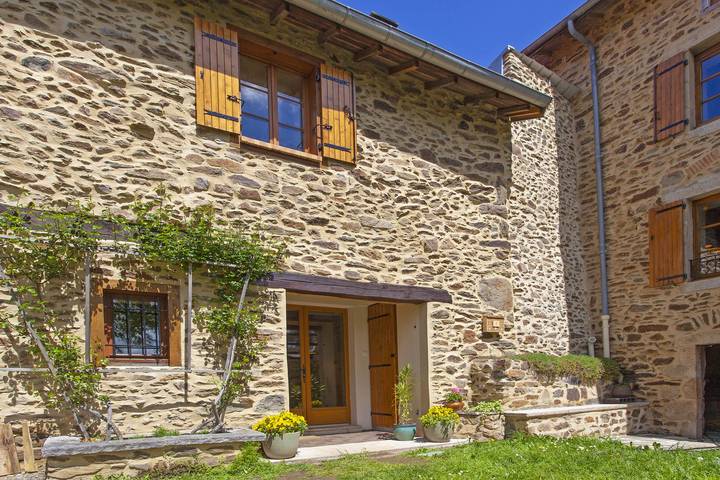Gîte pour 5 personnes, avec piscine, animaux acceptés