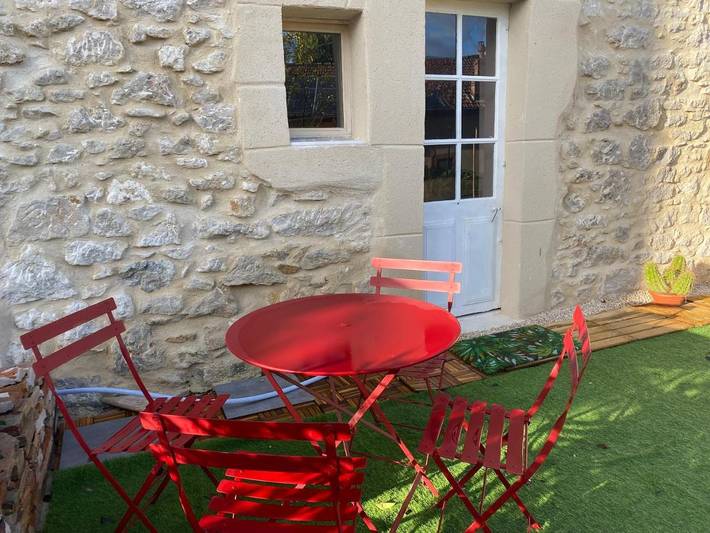 Location de vacances pour 6 personnes, avec jacuzzi ainsi que piscine et jardin à Bourg-Saint-Andéol - 2