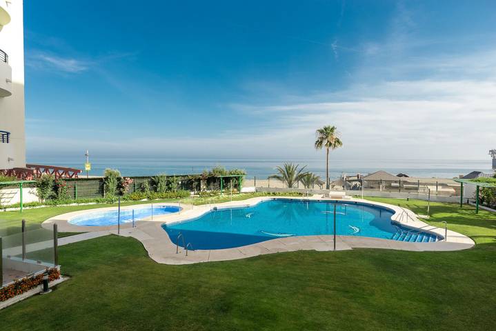 Entire apartment, Holiday Apartment "Banana" with Sea View, Shared Pool & A/C in Marbella Centre, Marbella