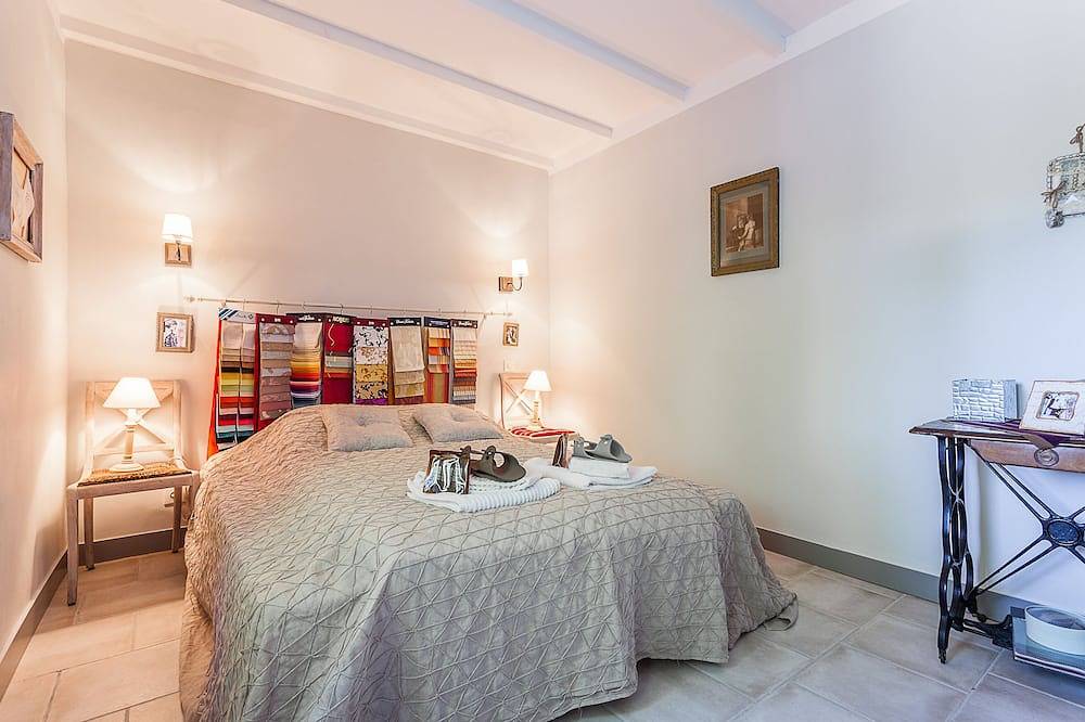 Charming house, calm and authenticity, ideal Families in Rognes, Aix-en-Provence region