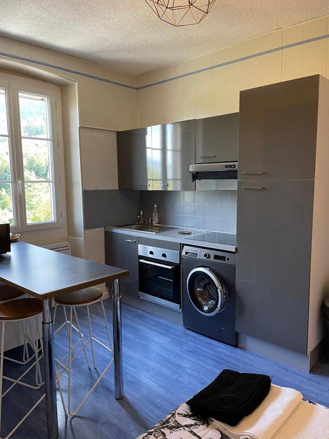 Gîte pour 2 personnes, avec vue sur le lac et vue à Aiguebelette-le-Lac - 2