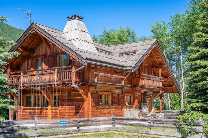 Chalet pour 14 personnes, avec Jacuzzi et Terrasse ainsi que Jardin et Piscine dans Serre Chevalier