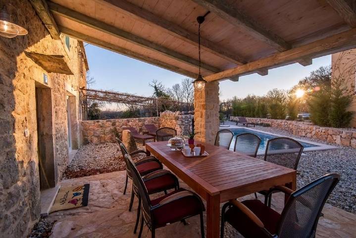 Ferienhaus für 10 Personen, mit Pool und Garten