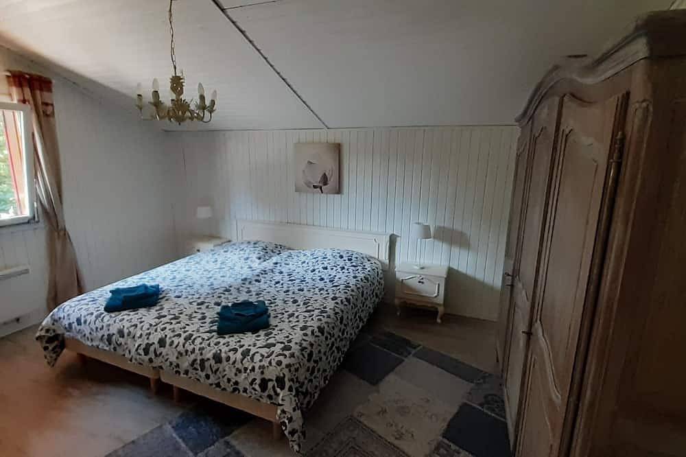Lovely cottage at stock pond in Langatte, Saarburg (Francia)