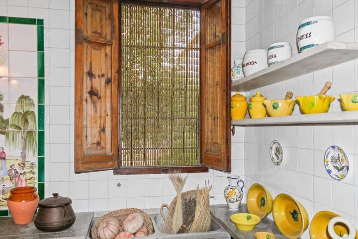 Location de vacances pour 9 personnes, avec piscine ainsi que vue et jardin à Manises - 3