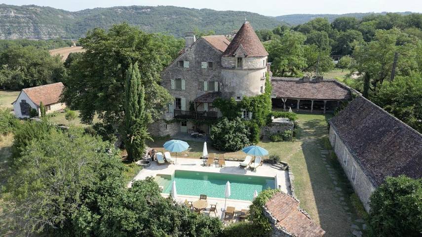 Chambre d’hôte pour 2 personnes, avec jardin et piscine à Calvignac