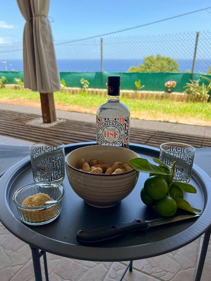 Location de vacances pour 4 personnes, avec terrasse ainsi que vue et jardin, animaux acceptés à Le Carbet - 2