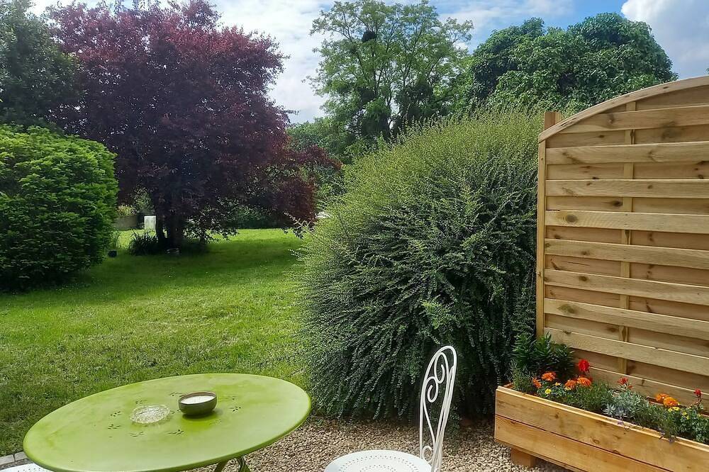 Beautiful chambre d'hote in a bucolic setting with private terrace & heated pool in Auzay, Fontenay-le-Comte