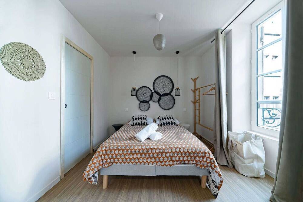 Appartement entier, Superbe appartement climatisé dans immeuble classé in Vichy, Région de Vichy