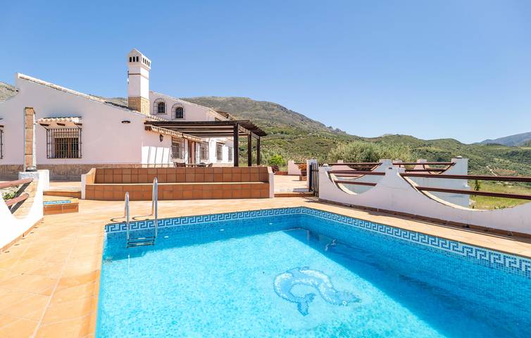 Stylish Apartment with Pool Near Periana - WiFi & Parking in Periana, Cordillera Penibética
