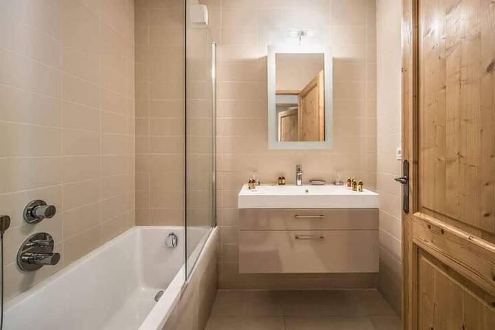 Appartamento intero, Luxury apartment 75m², 6 pers, center Val d'Isère, ski-in/ski-out, south-facing terrace in Val-d'Isère, Massiccio della Vanoise
