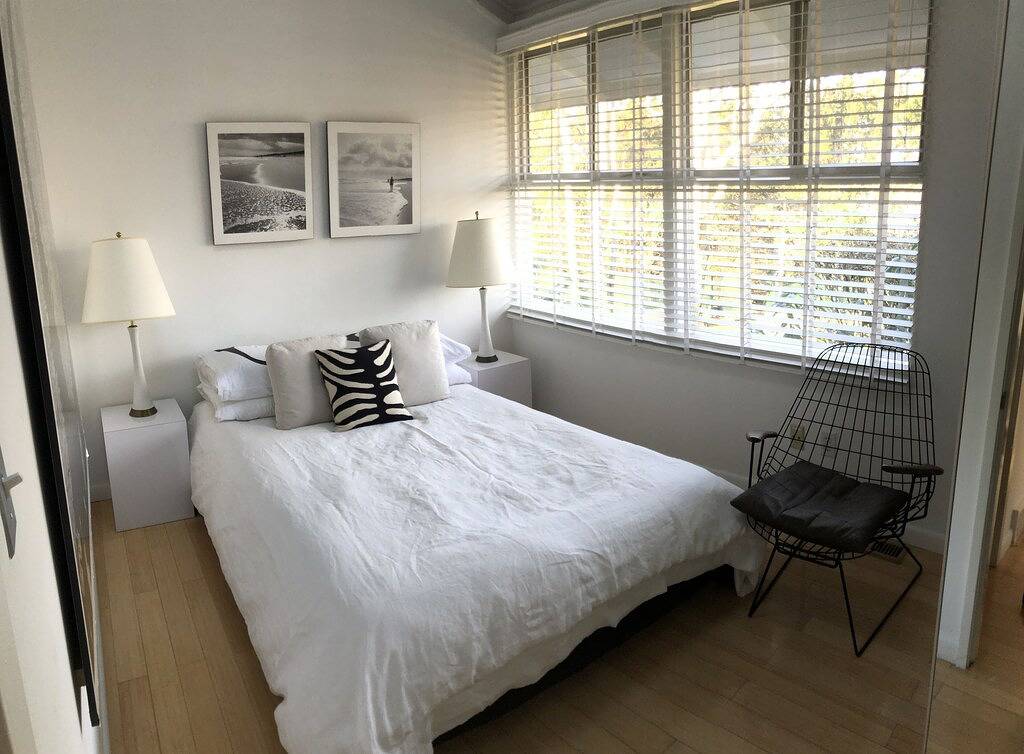 Modernes Strandhaus aus der Mitte des Jahrhunderts - Am Wasser, Privatstrand! in Springs, Hamptons