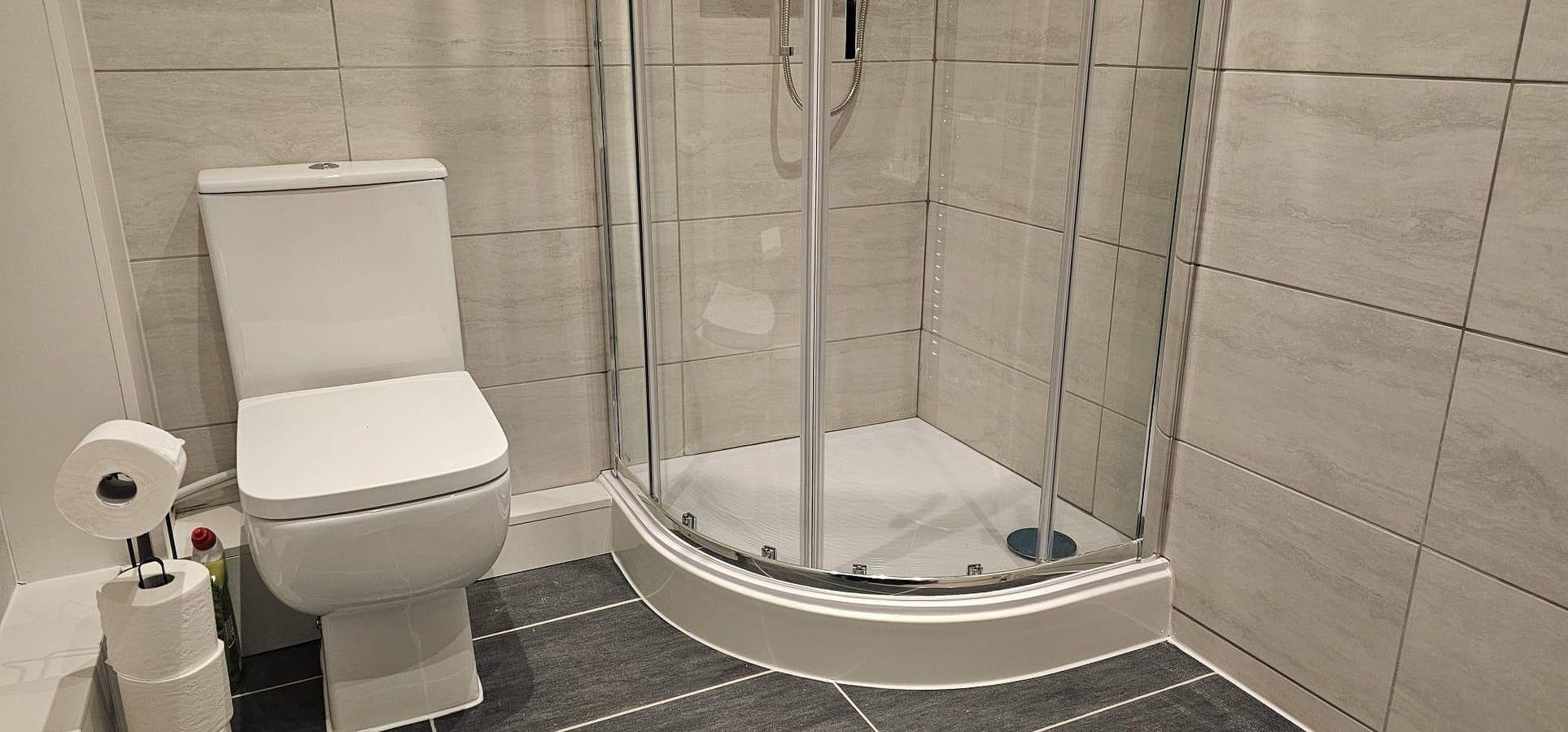 Ganzes Studio, Studio - Sleeps 2 - Ensuite and Private Kitchen in Reading, Berkshire