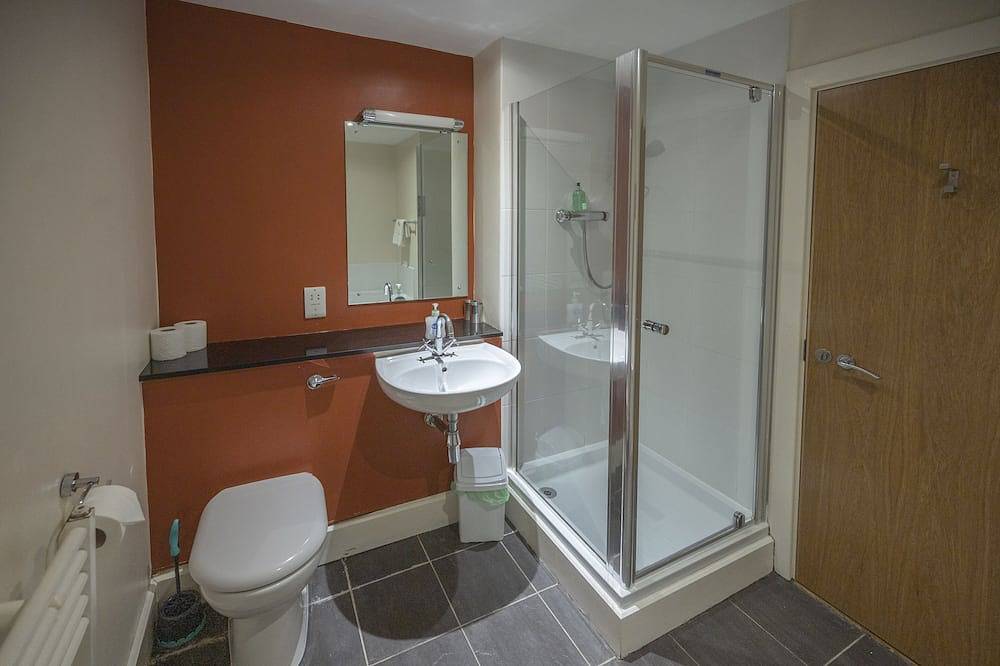 Ganze Wohnung, Fabulous apartment in historic ambiente with communal pool direct by Loch Ness in Fort Augustus, Highlands