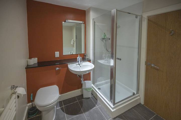 Ganze Wohnung, Fabulous apartment in historic ambiente with communal pool direct by Loch Ness in Fort Augustus, Highlands