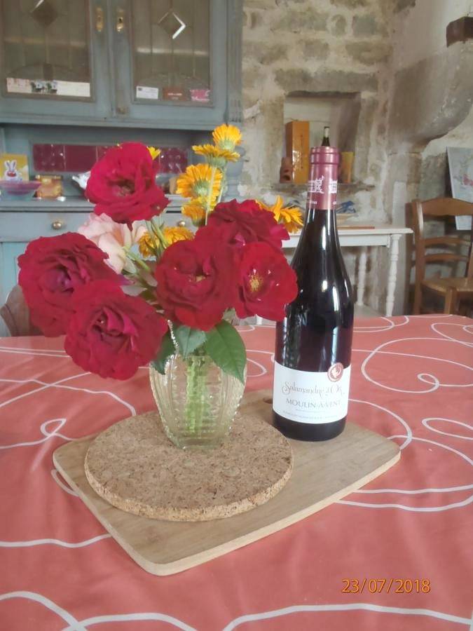 Three-Bedroom House in Écutigny, Région de Beaune