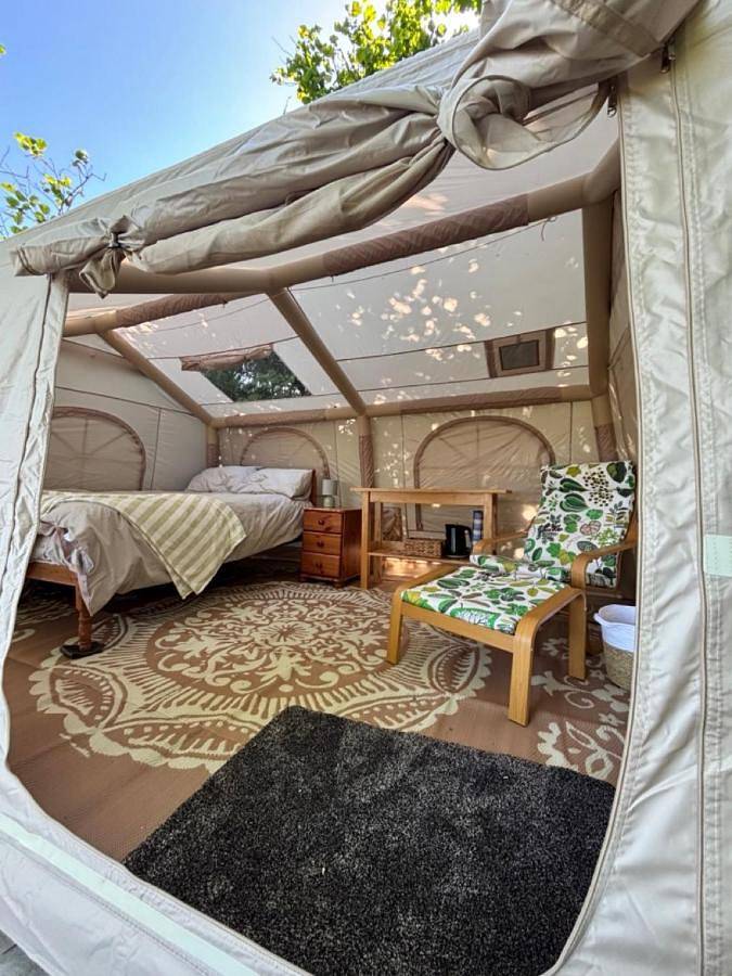 Glamping for 2 people, with Garden and View in Gower