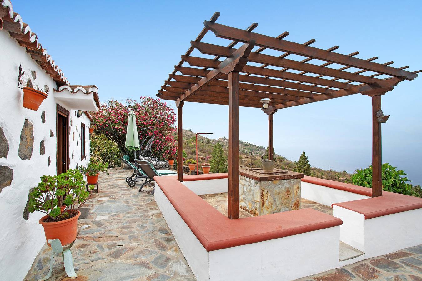 Casa de vacaciones 'La Chirlaca' con vistas al mar, jardín privado y Wi-Fi in Tijarafe, La Palma Sur