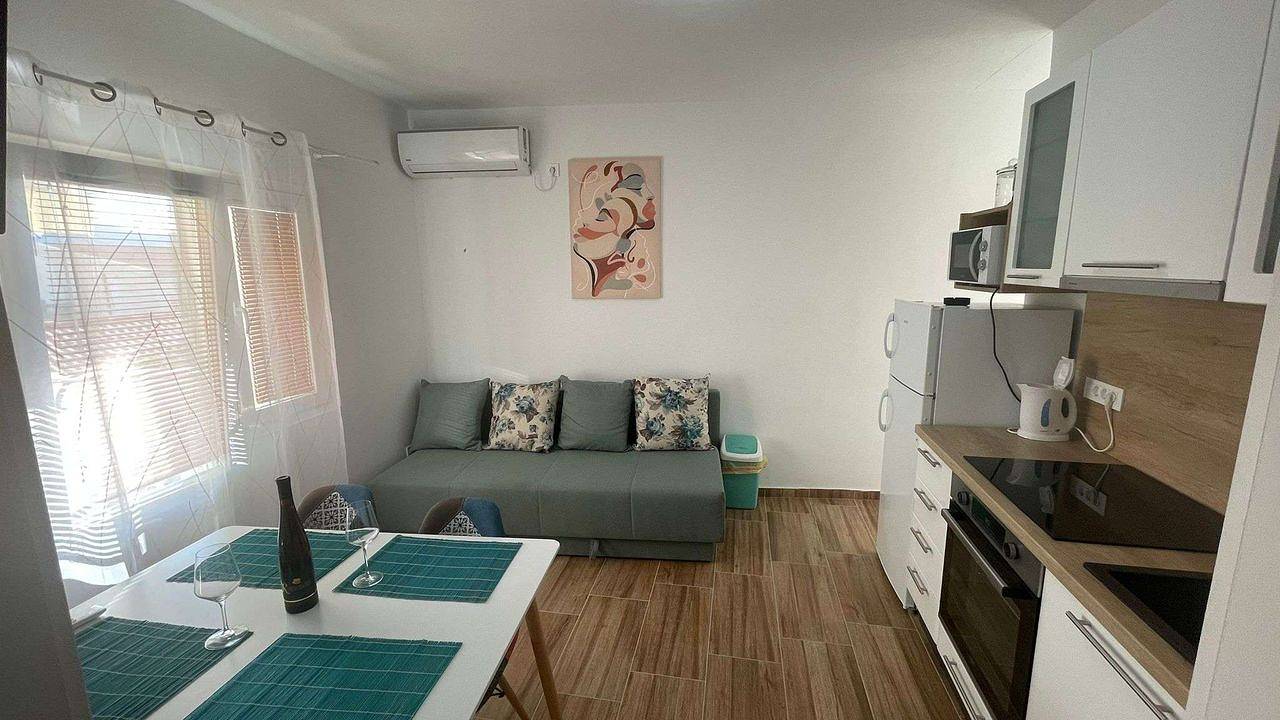 Ganze Ferienwohnung, Ferienwohnung für 3 Personen (25 m²) in Metajna in Metajna, Pag