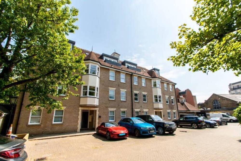 Entire apartment, City Centre Penthouse Apartment, near Cathedral in Chelmsford, Essex