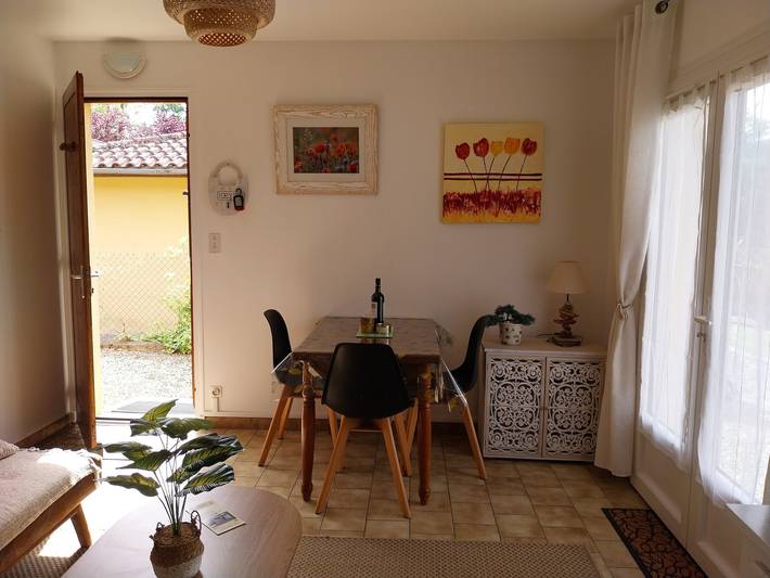 Ganze Wohnung, Apartment „Palmiers 2“ mit privatem Garten und Wlan in Cazaubon, Gers