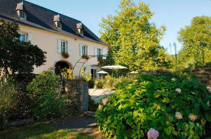 Maison d’hôte pour 14 personnes, avec piscine ainsi que jardin et vue à Lucq-de-Béarn