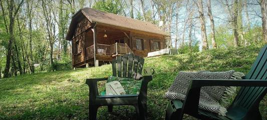 Gîte pour 2 personnes, avec terrasse ainsi que vue et piscine à Cénac-et-Saint-Julien