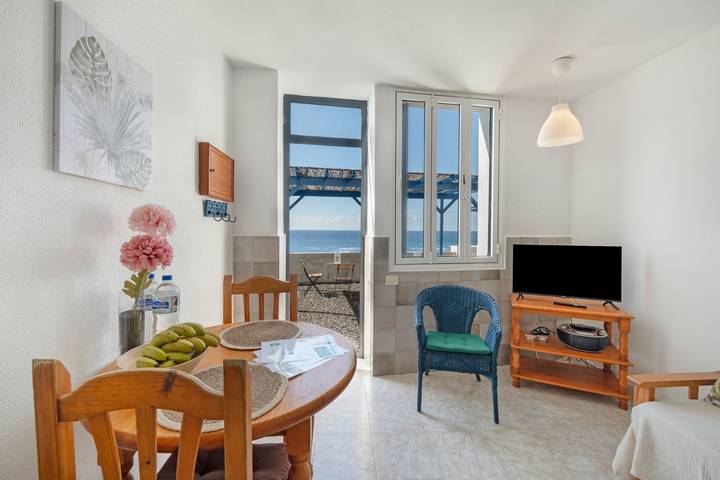 Apartamento entero, Apartamento 'La Bayana - 2' con vistas al mar, piscina compartida y Wi-Fi in Puerto Naos, Los Llanos de Aridane