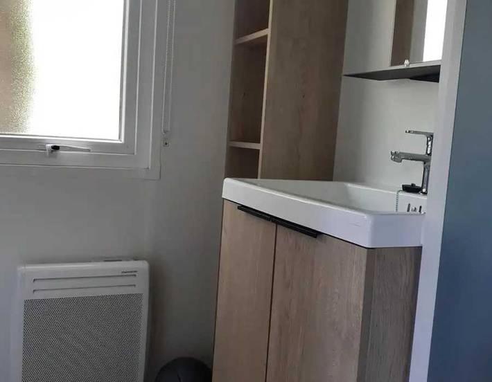 Mobil home pour 2 personnes, avec terrasse et bassin pour enfant à Argenton-les-Vallées - 2