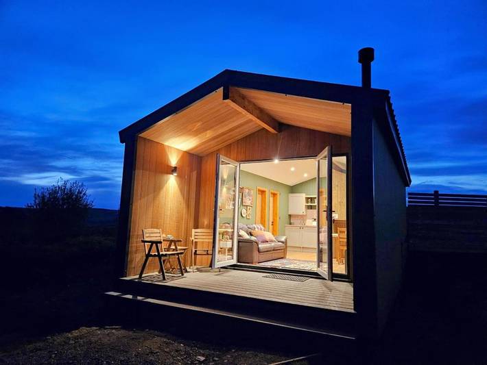 Tent for 2 people, with Terrace and Hot tub as well as Garden and View in Wales