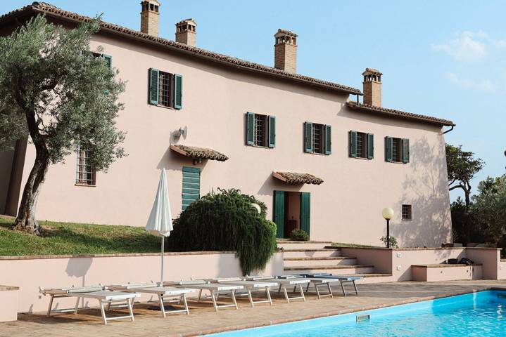 Location de vacances pour 12 personnes, avec jardin et piscine, animaux acceptés à Foligno - 2