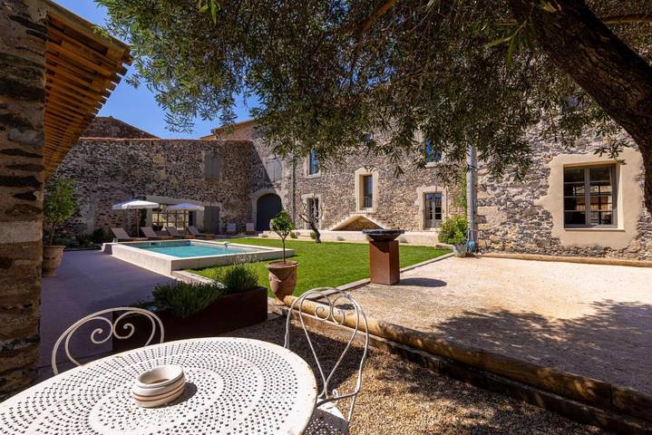 Gîte pour 4 personnes, avec vue ainsi que jardin et piscine à Caux