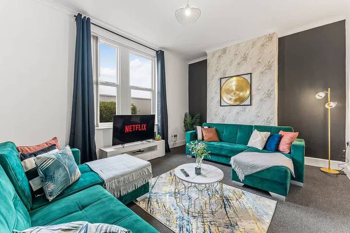 Holiday rental for 10 people, with garden in Sheffield